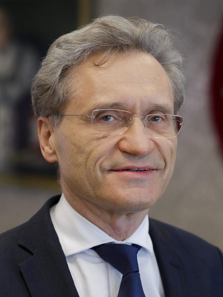 Turbulencje, niespodzianki i status quo 1