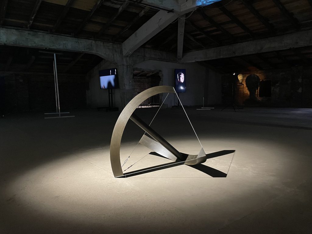 Dotknięcie dłoni? 5