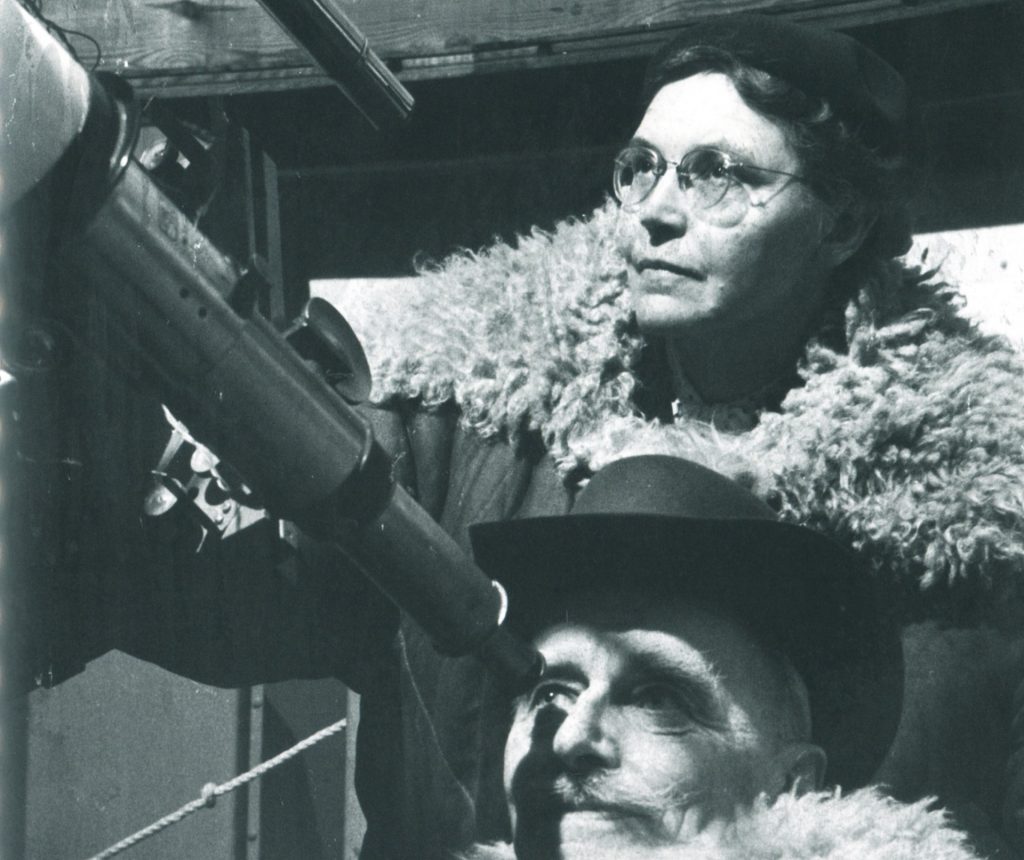 Niebo gwiaździste nad nią... 2