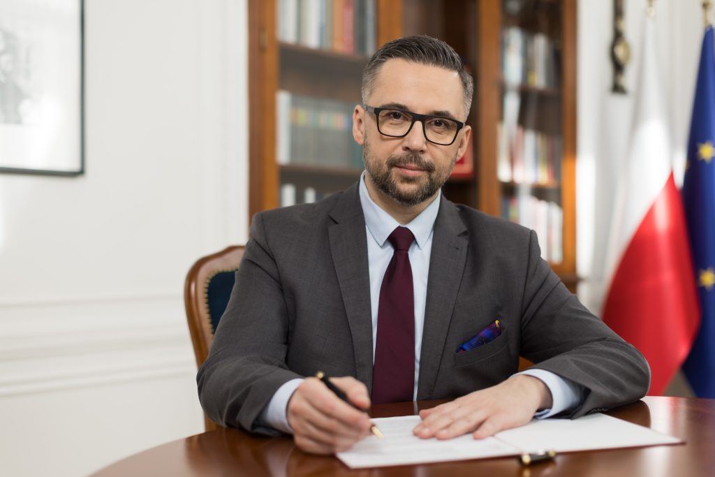 Wszystko powinno opierać się na dialogu 1